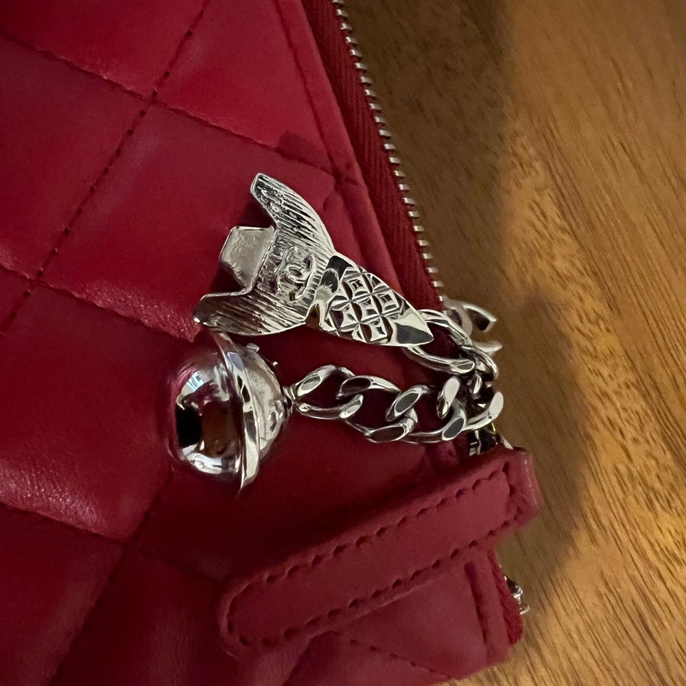 Chanel lambskin clutch with charms - Picture 5 of 7